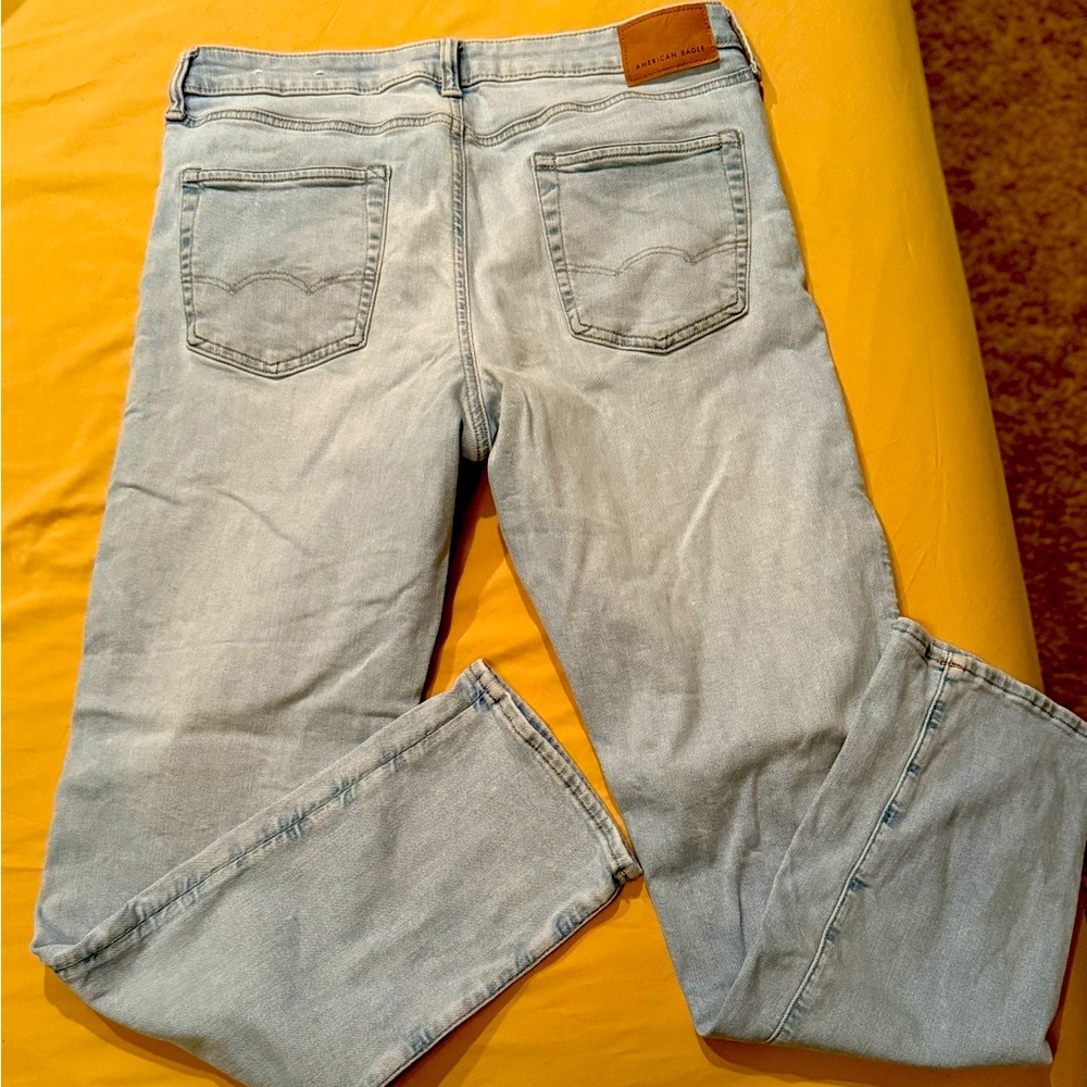 🦅 American Eagle men’s airflex straight jeans size 34x34. Worn once!